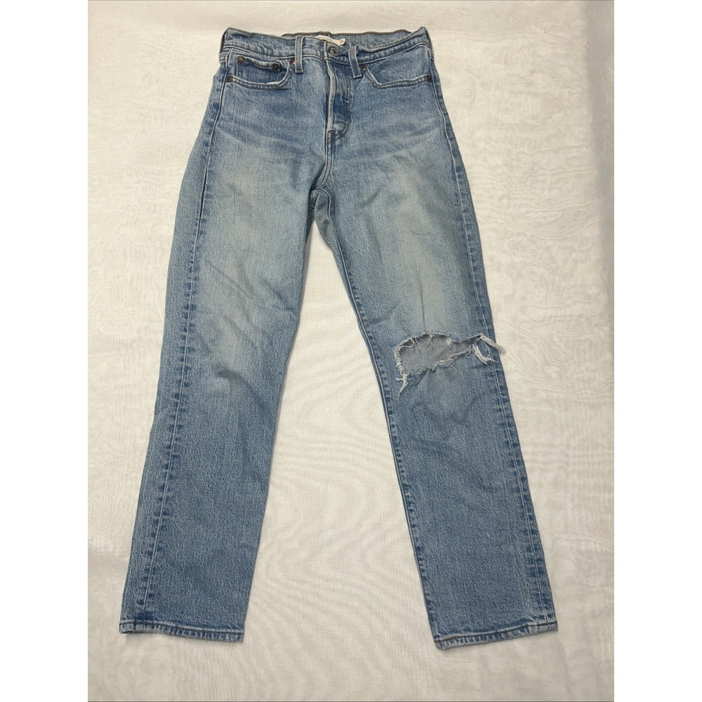Levis Jeans Women's size 25x27 Wedgie Straight Button Fly Stretch Light Wash